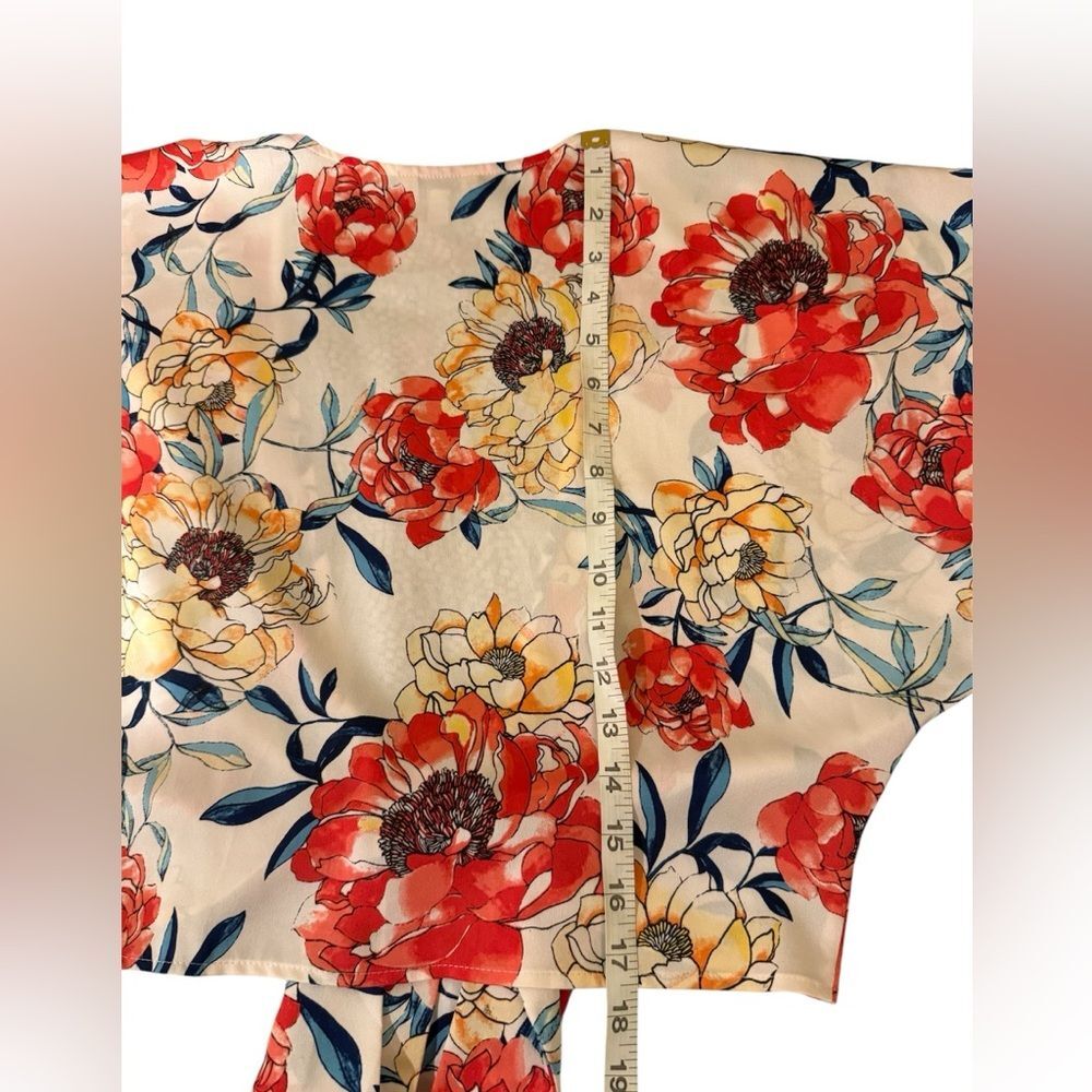 GUESS white + floral tie front to back crop top size small - Picture 7 of 7